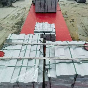 无锡 芝麻白仿形加直形路沿石出货日常