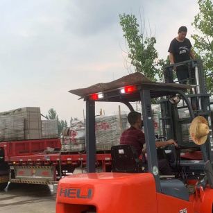 无锡 黄金麻冰裂纹，地铺石装车