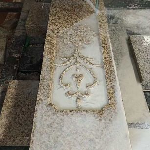 无锡 黄金麻花岗岩异形加工雕刻栏杆大柱