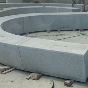 无锡 芝麻白花岗岩光面弧形坐凳