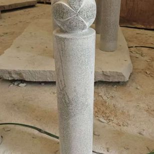 无锡 芝麻白花岗岩石材挡车石柱、停车柱、圆柱挡车柱、方柱挡车柱等