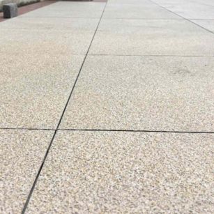 无锡 黄金麻花岗岩石板材荔枝面地面铺装效果