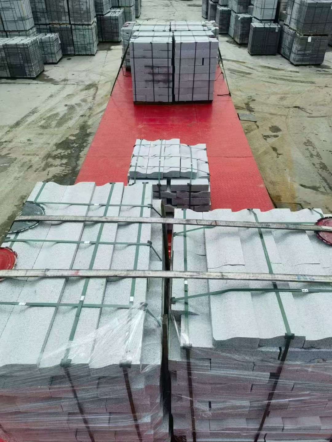 无锡 芝麻白仿形加直形路沿石出货日常