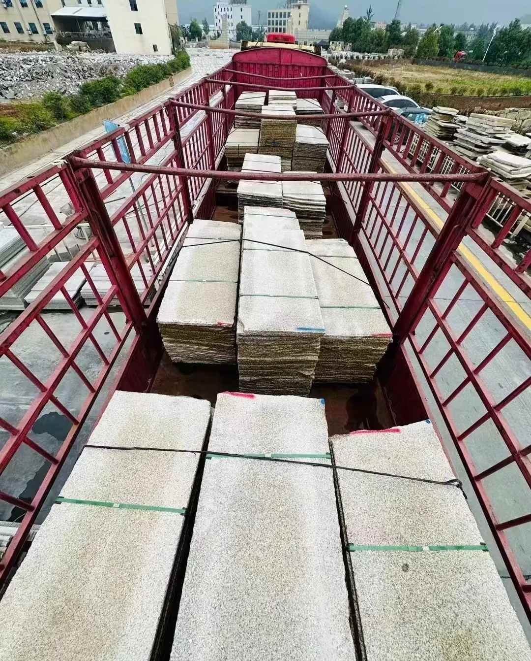 无锡 黄金麻花岗岩荔枝面，光面毛板装车完成