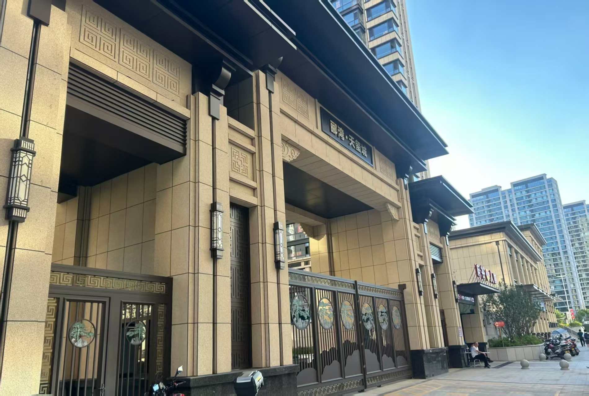 无锡 黄金麻花岗岩荔枝面小区门楼外墙干挂