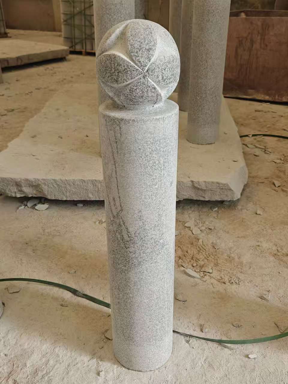 无锡 芝麻白花岗岩石材挡车石柱、停车柱、圆柱挡车柱、方柱挡车柱等