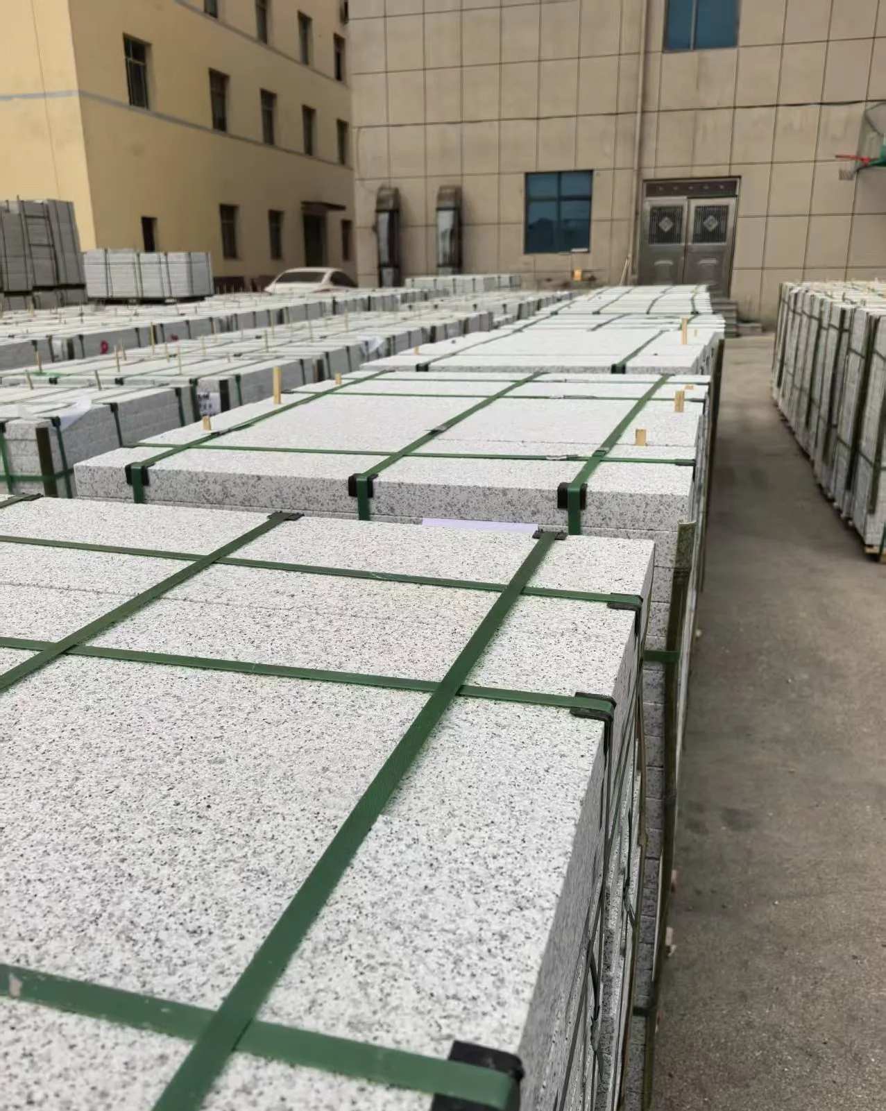 无锡 白麻花岗岩5.0公分荔枝面地铺石