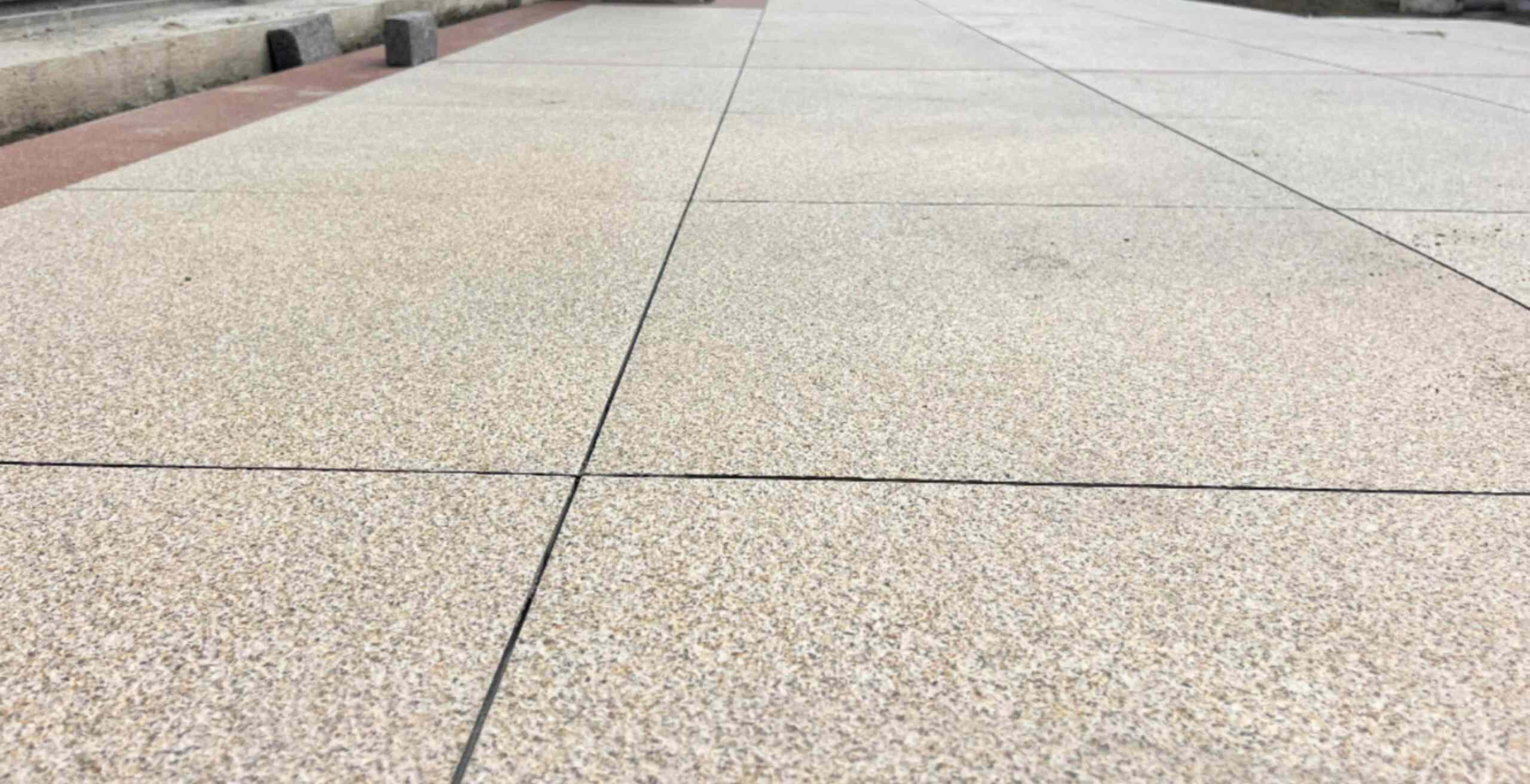 无锡 黄金麻花岗岩石板材荔枝面地面铺装效果