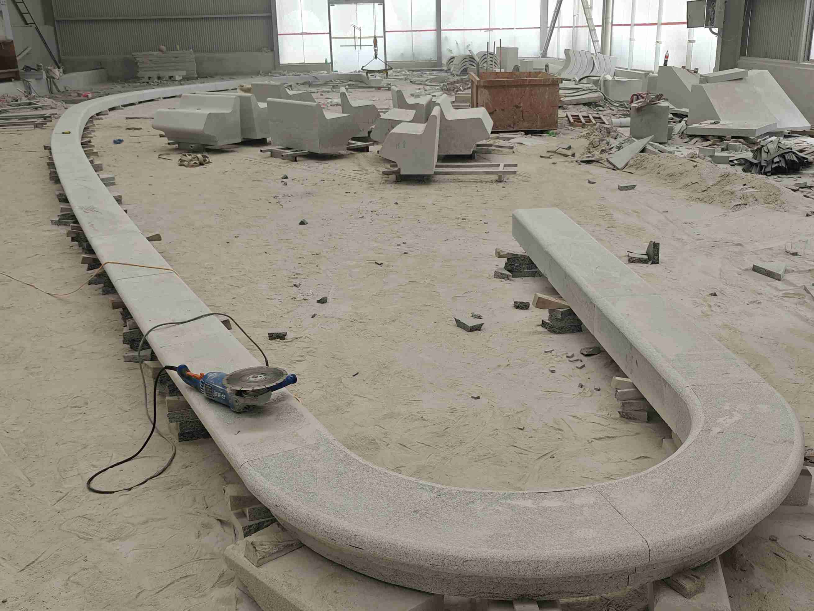 无锡 芝麻白花岗岩弧形花坛石，坐凳石