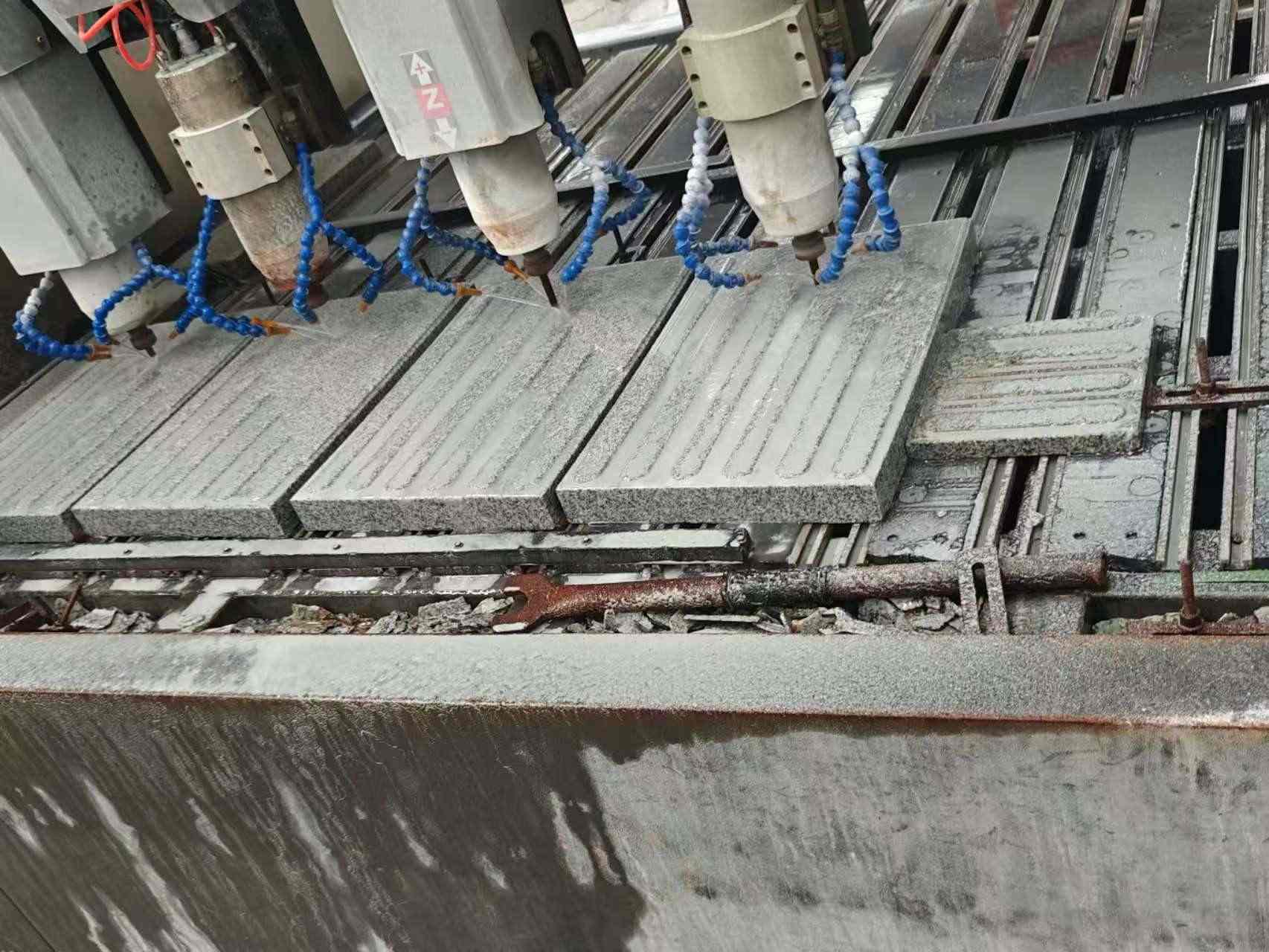 无锡 芝麻白花岗岩荔枝面盲道雕刻