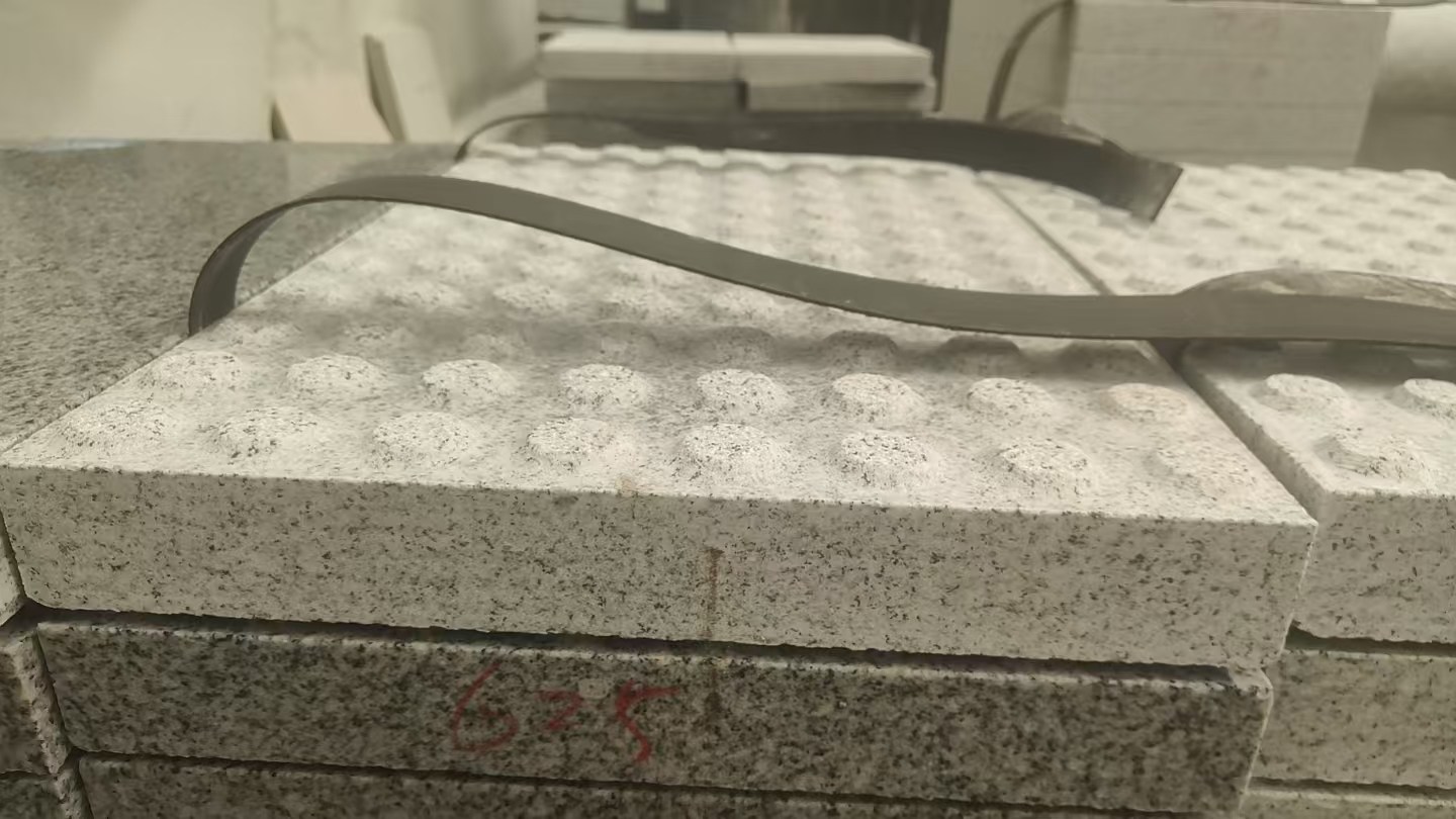 无锡 芝麻白花岗岩6.0公分荔枝面五轴加工雕刻盲点