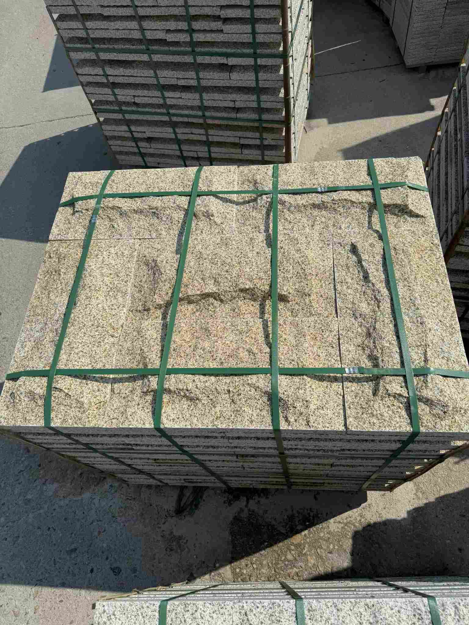 无锡 黄金麻花岗岩石材自然面蘑菇石成品