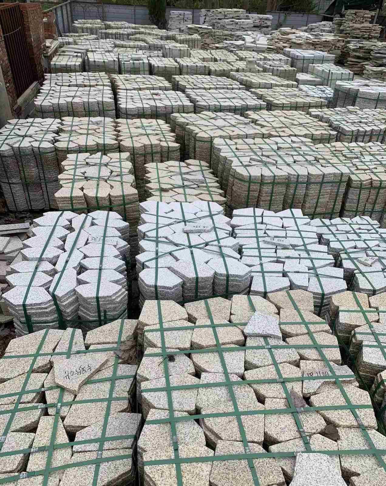 无锡 黄金麻白麻花岗岩荔枝面地铺石(冰裂纹)