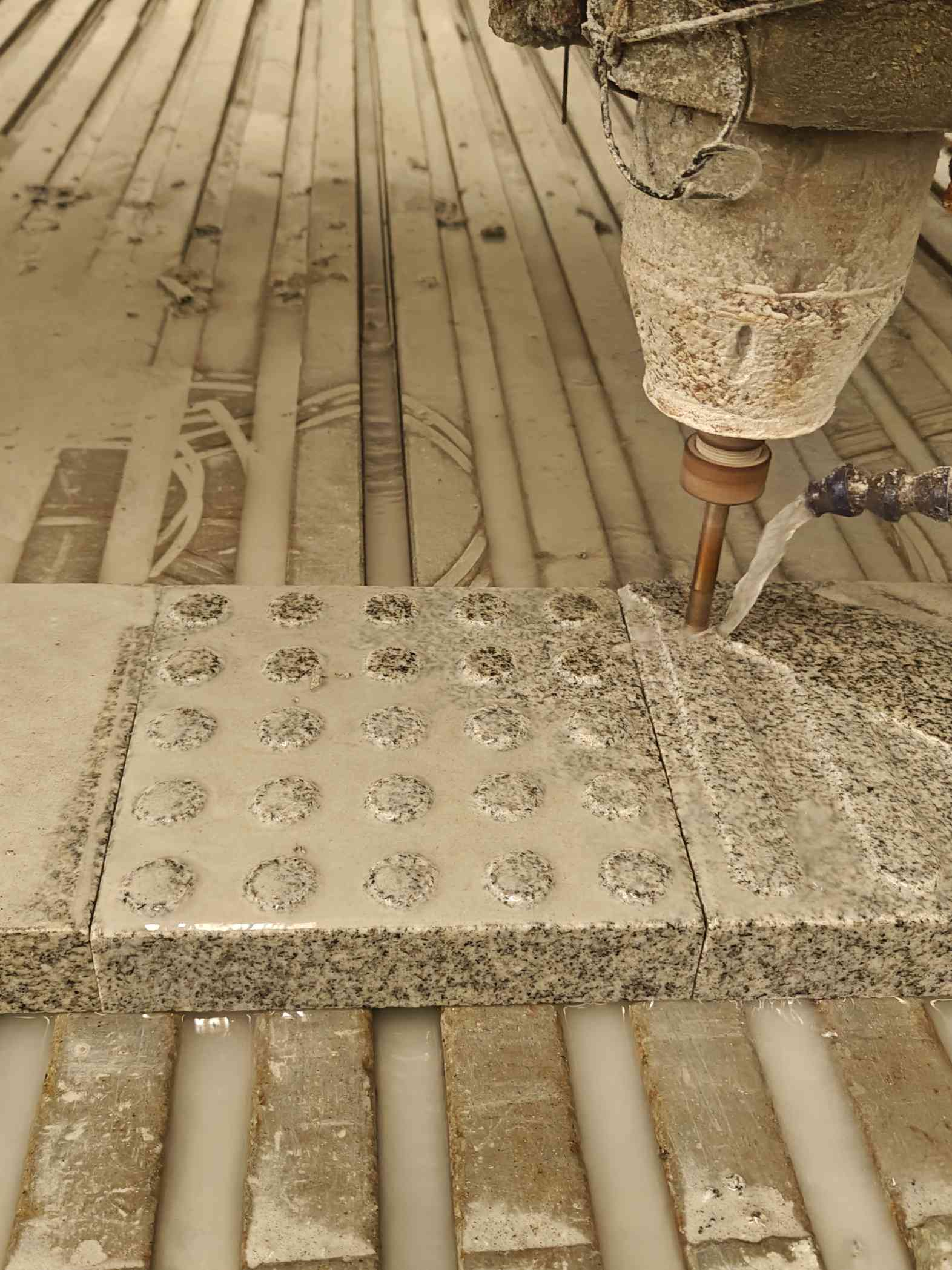 无锡 芝麻白花岗岩石材盲人石、盲道石、盲点石