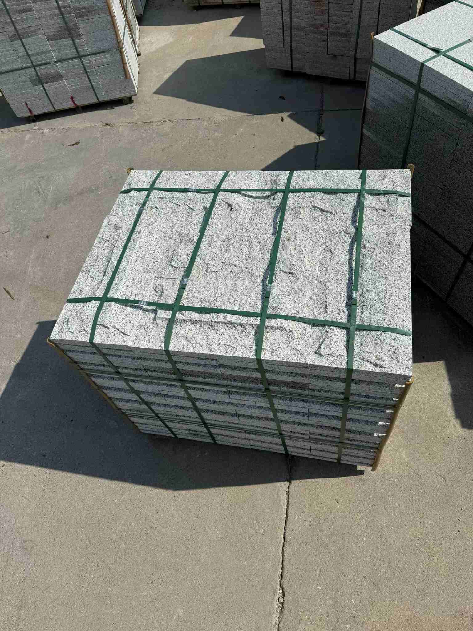 无锡 白麻花岗岩石材自然面蘑菇石成品