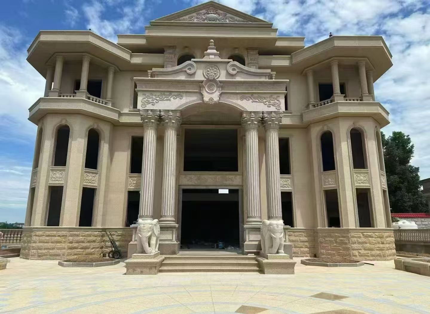 无锡 黄金麻别墅外墙干挂，大柱，大象，蘑菇石，雕花板