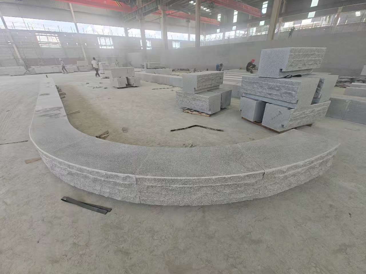 无锡 芝麻白异形坐凳，自然面光面弧形加工