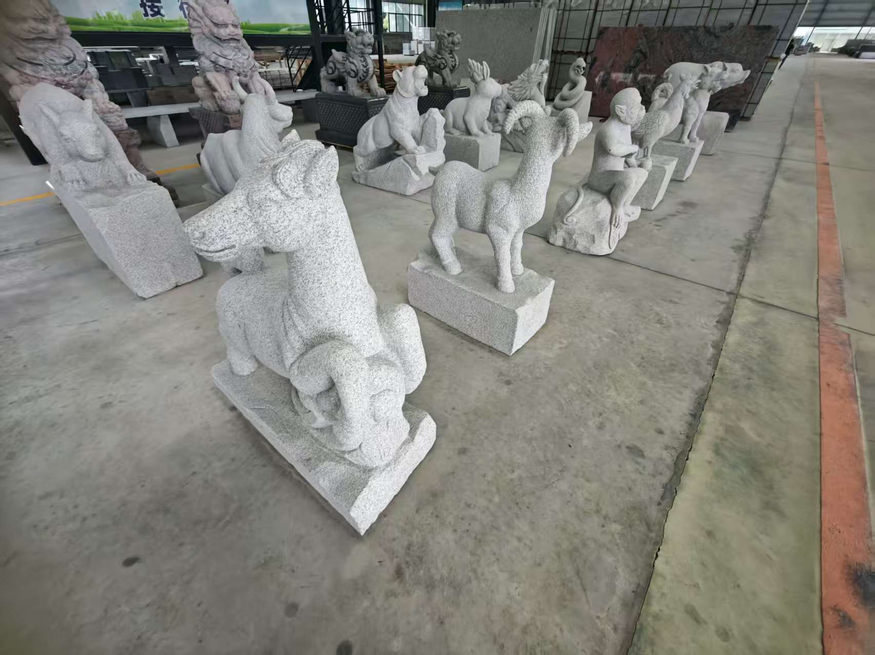 无锡 芝麻白花岗岩造型立体雕刻——十二生肖