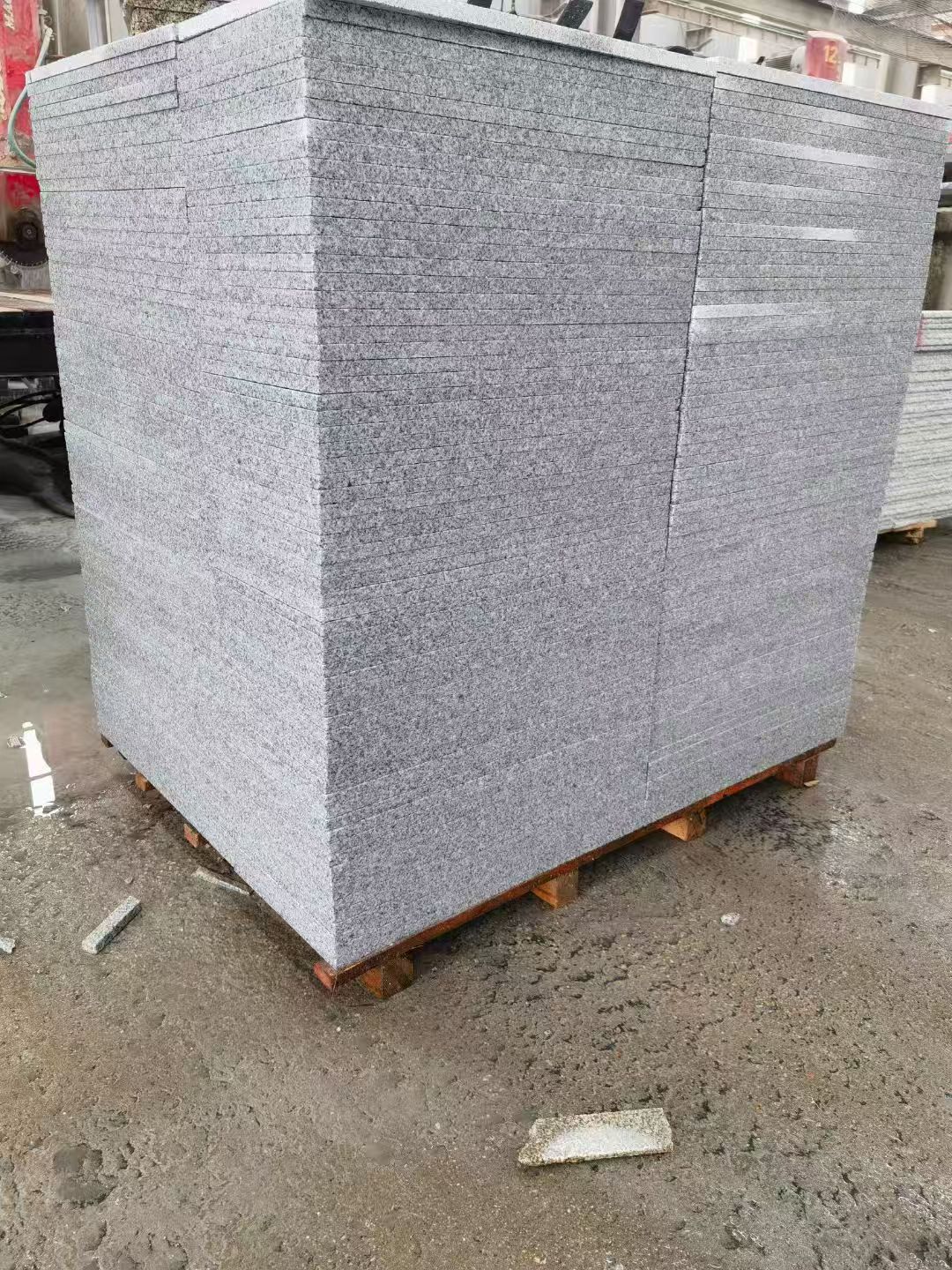 无锡 芝麻白火烧面1.8厚300*600地铺石，尺寸标准，厚薄均匀