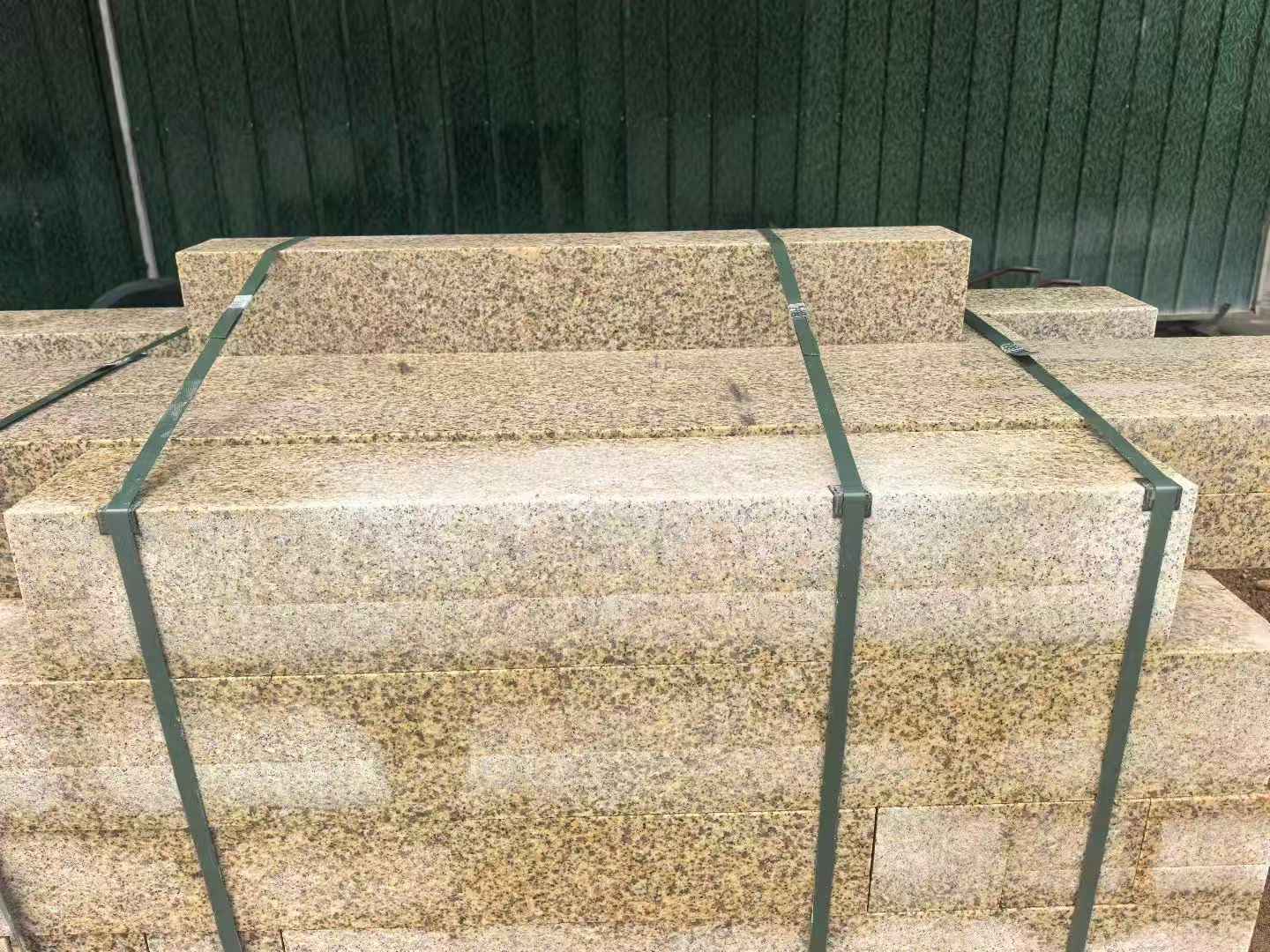 无锡 黄金麻花岗岩石材机切面栏杆料半成品