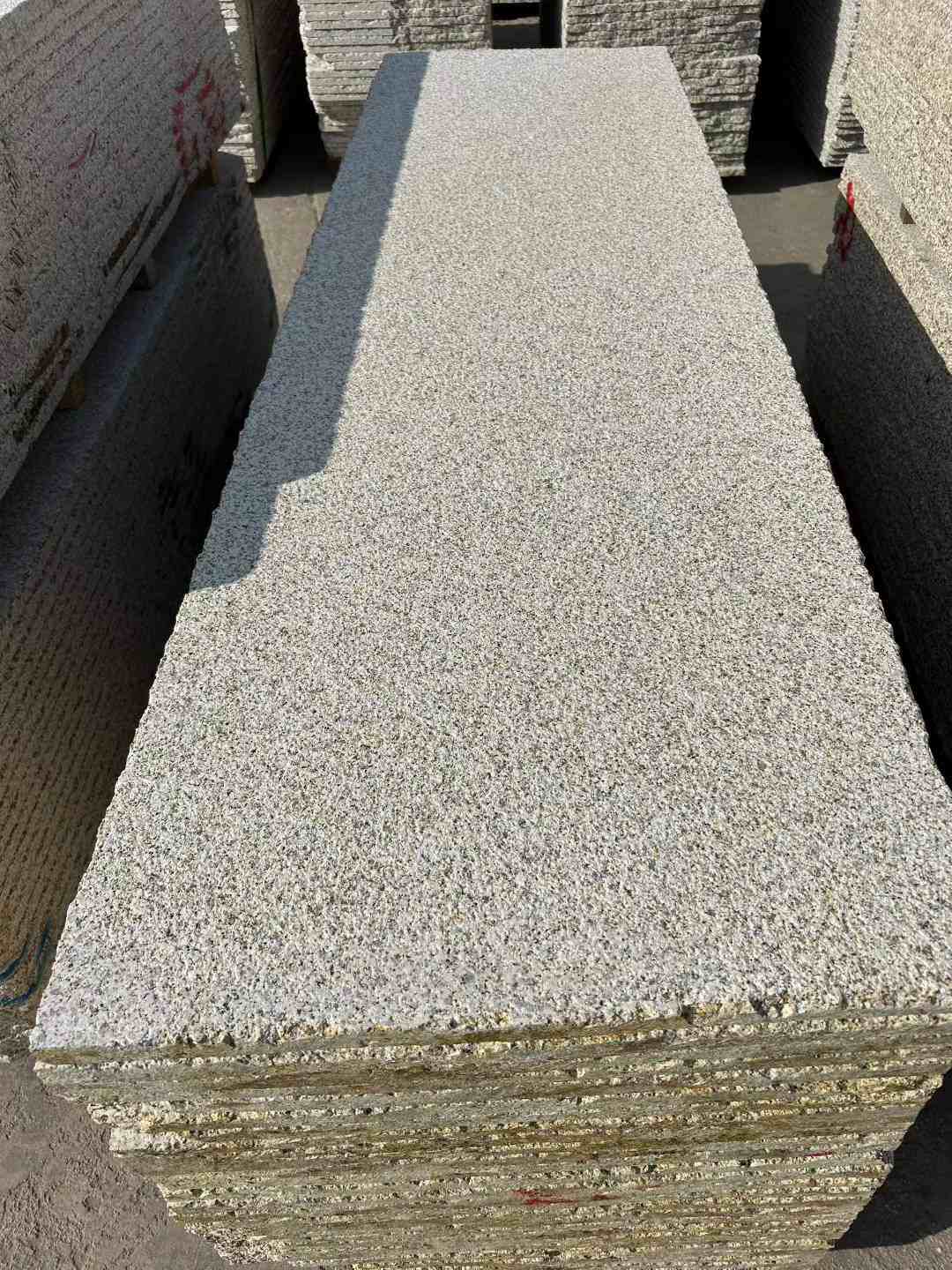 无锡 黄金麻花岗岩荔枝面毛板，半成品