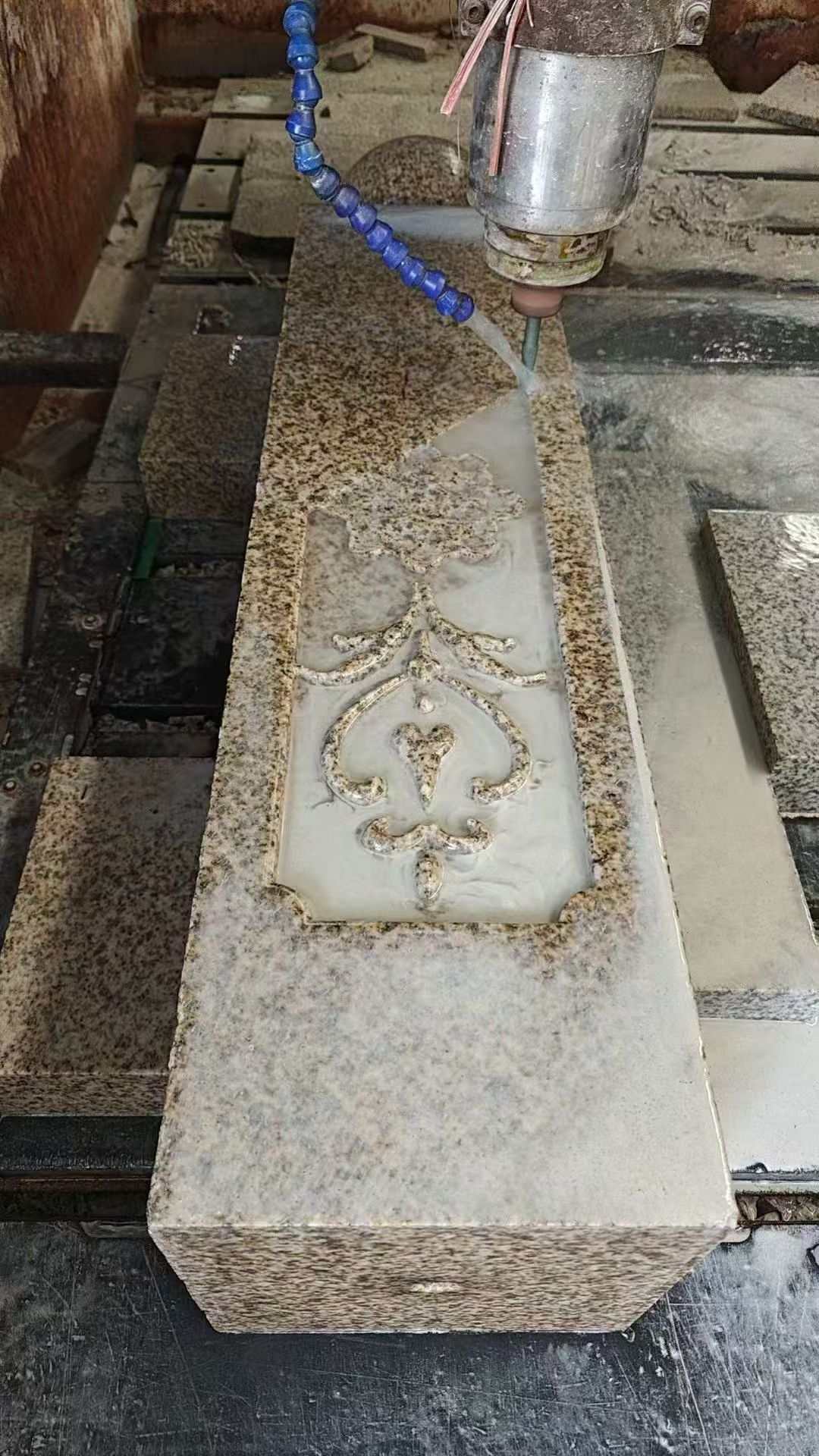 无锡 黄金麻花岗岩异形加工雕刻栏杆大柱